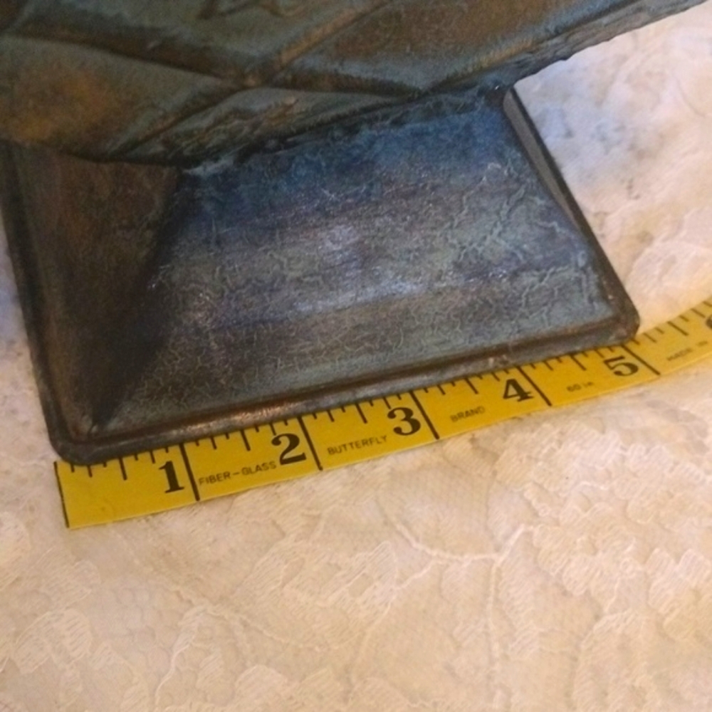 ⚜️ Decorative Metal Footed Vase - Picture 10 of 13